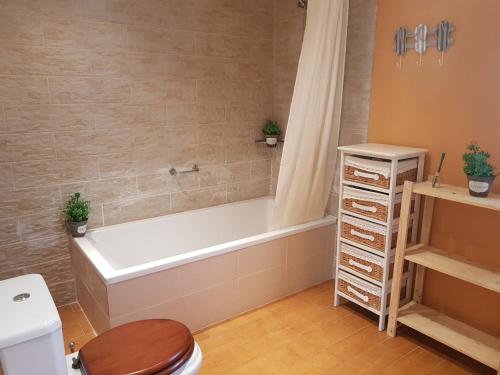 a bathroom with a bath tub and a toilet at Villa Las Salineras in Buenavista del Norte