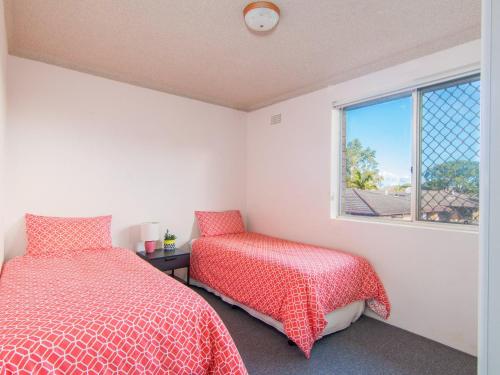 a bedroom with two beds and a window at Albert Court 8 in Forster