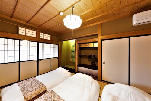 Säng eller sängar i ett rum på Hida-Takayama Michi