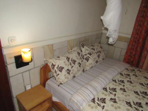  Rebero Kivu Resort -  Chambre  photo :   Shower    TV    Balcony                           