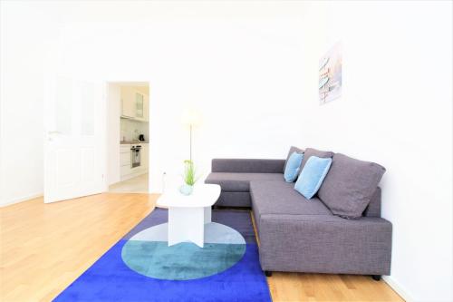Ein Sitzbereich in der Unterkunft MARINE: Newly renovated 2nd district apartment