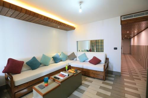 Area tempat duduk di Cimer SafraMarine Beach Resort