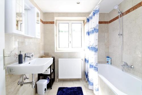 Ένα μπάνιο στο GOLD: Penthouse apartment Volkertmarkt