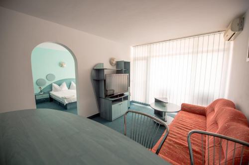 a living room with a couch and a table at Hotel Cristal in Jupiter