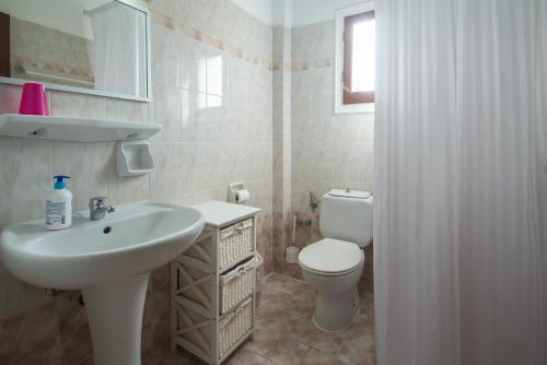 Koupelna v ubytování Catamaran Corfu Aparthotel
