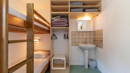 a small bathroom with a bunk bed and a sink at Vacancéole - Résidence Les Gorges Rouges in Guillaumes