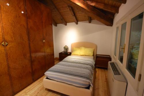 a small bedroom with a bed in a room at Villa Rina Deluxe and Cottage in Porto Ceresio
