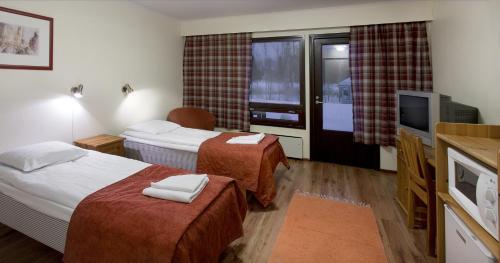Un pat sau paturi într-o cameră la Motel Patalahti