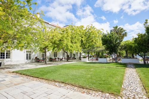 a park with trees and a lawn at Pateo dos Solares Charm Hotel in Estremoz