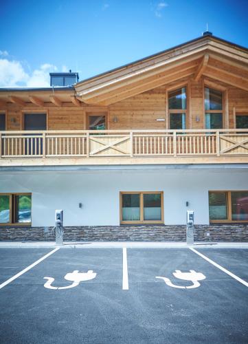 a parking lot in front of a large building at AlpenParks Hotel & Apartment Sonnleiten in Saalbach Hinterglemm