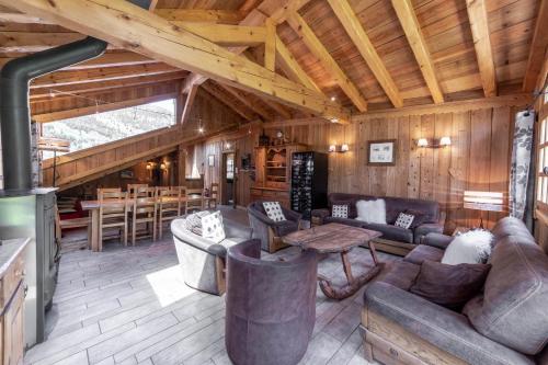 Χώρος καθιστικού στο Chalet les trois coeurs
