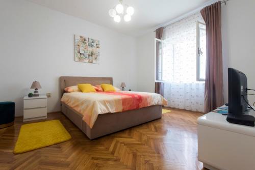 T&M Apartment with parking in the Old town