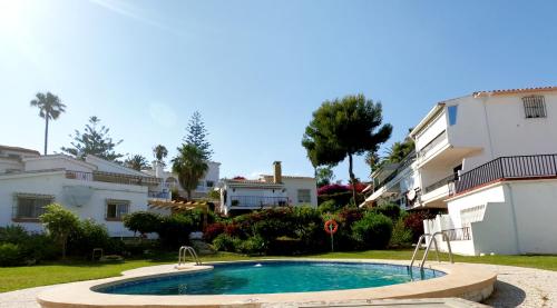 Apartment, 2 bedrooms, on the beach, with pool, sea views and garden