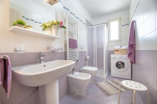 a white bathroom with a sink and a toilet at LE NOBILI DIMORE - appartamenti a Gallipoli in Gallipoli