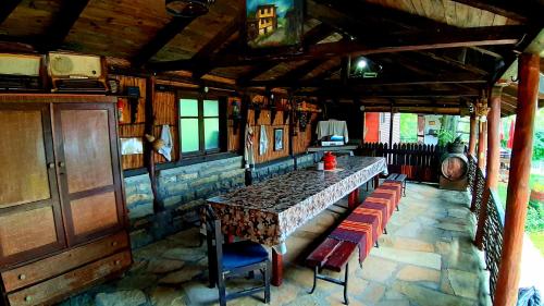 Restaurant o un lloc per menjar a Guest House Kosharite