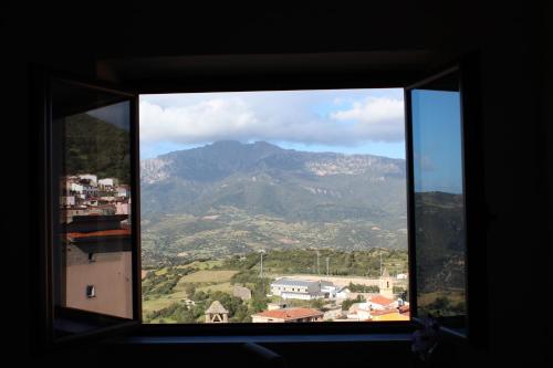 B&Bから撮影された、または一般的な山の景色