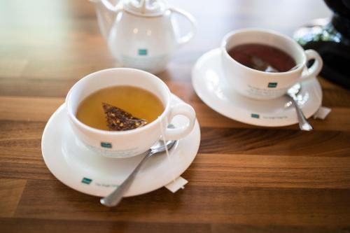 Příslušenství pro přípravu čaje a kávy v ubytování Zsanett Hotel