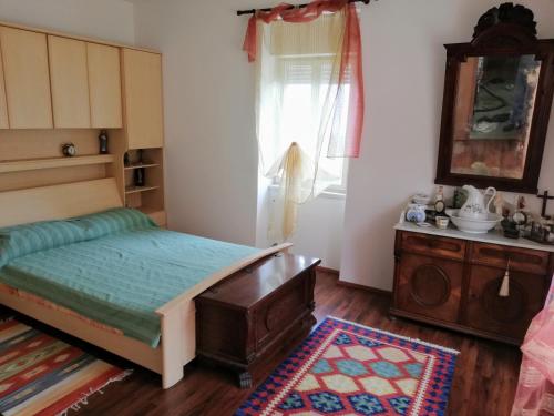 a bedroom with a bed and a table and a window at Villa Frane 101 in Beli