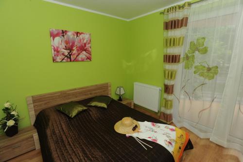 Ένα ή περισσότερα κρεβάτια σε δωμάτιο στο Apartamenty Kornel