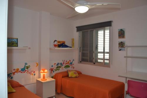 Posteľ alebo postele v izbe v ubytovaní Apartamento Vacacional Relax frente al mar