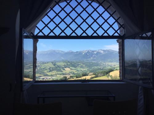 Ein allgemeiner Bergblick oder ein Berglick von der Pension aus