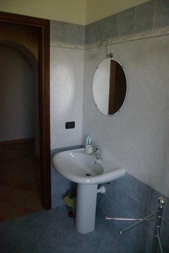 a bathroom with a white sink and a mirror at Cascina Bellezza in Poirino