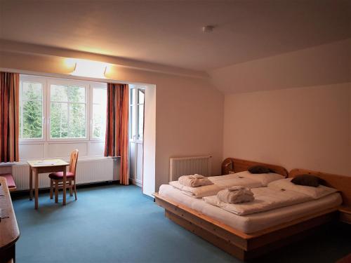 En eller flere senge i et værelse på Kinder- und Familienhotel Nockalm
