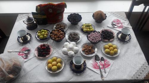 Đồ ăn tại/gần nhà khách