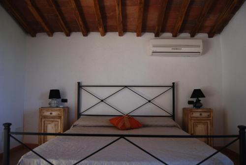 A bed or beds in a room at Villa Sara