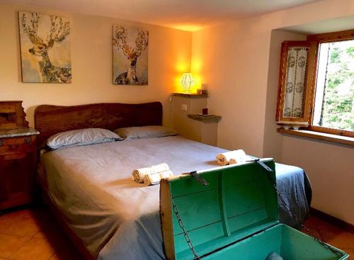 a bedroom with a bed with two towels on it at B&B La Presa in Molino del Pallone