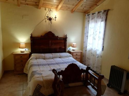 Un pat sau paturi într-o cameră la Alojamientos Rurales Vado Ancho La Encina