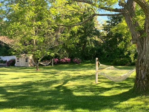 Κήπος έξω από το Eagle Wing Inn - Cape Cod
