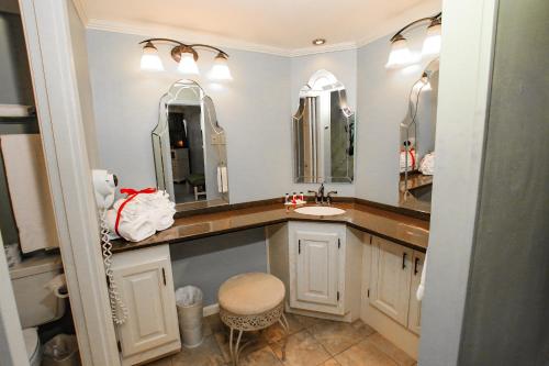 Ванная комната в Ramada Hotel & Conference Center by Wyndham Lewiston