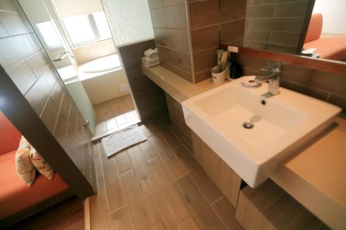 a bathroom with a sink and a mirror at 車站100m民宿丨電梯附停車場 in Hualien City