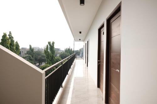 Balkoni atau teres di RedDoorz near Taman Palem