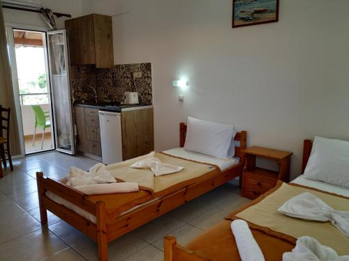 A bed or beds in a room at Pardalakis Studios