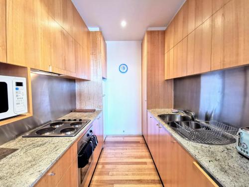 Η κουζίνα ή μικρή κουζίνα στο Phoenix Apartments