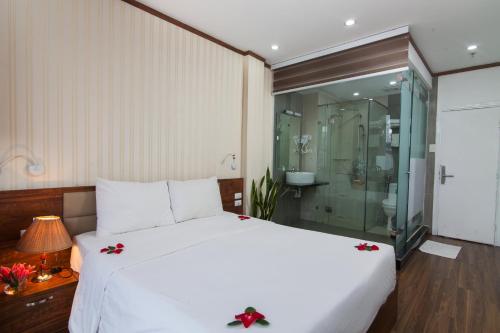 Koupelna v ubytování Hanoi Bel Ami Hotel