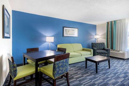 Zona de estar de Days Inn and Suites by Wyndham Oxford