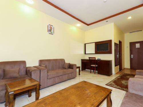 Гостиная зона в OYO 176 Nilufer Al Hada Hotel