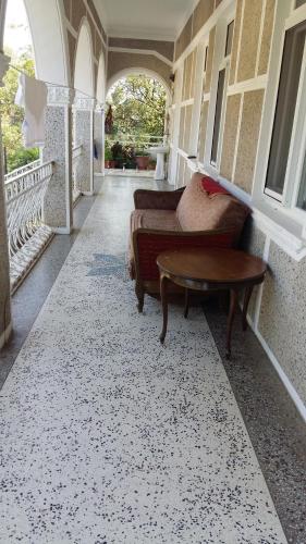 Un balcón o terraza de Апартаменти с бассеином
