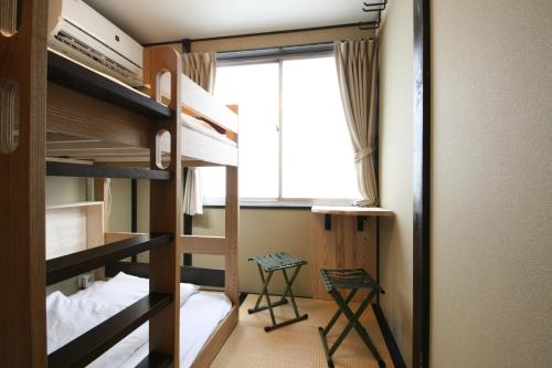 Bunk bed o mga bunk bed sa kuwarto sa HARUYA Umekoji