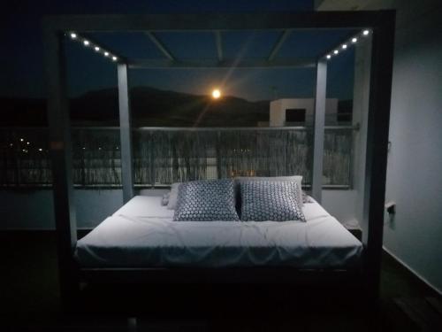 Katil atau katil-katil dalam bilik di ÁTICO RILQUE, Apartamentos Independientes con Jacuzzi Privado y Terraza en Ronda