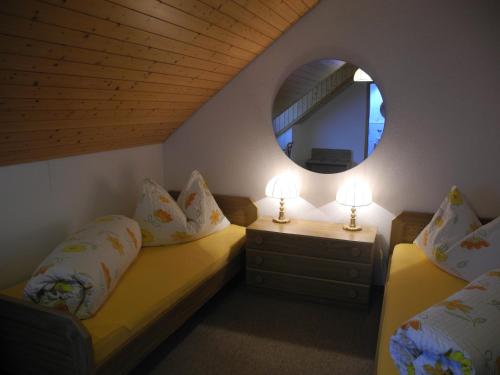 a small room with two beds and a mirror at Landgasthaus Bären in Grub