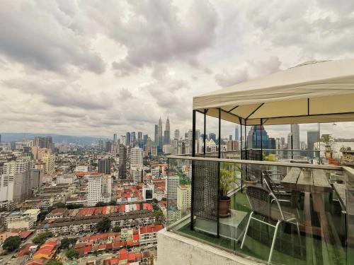 Balkon ili terasa u objektu Penthouse on 34 - The Highest Unit and Best Views in Regalia & Private Rooftop Terrace