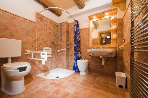 Koupelna v ubytování Haus Khlemele