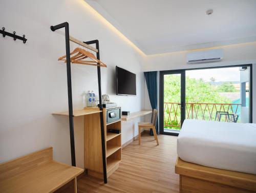 Postel nebo postele na pokoji v ubytování Lub d Koh Samui Chaweng Beach - Beachfront & Vibrant Social Vibe