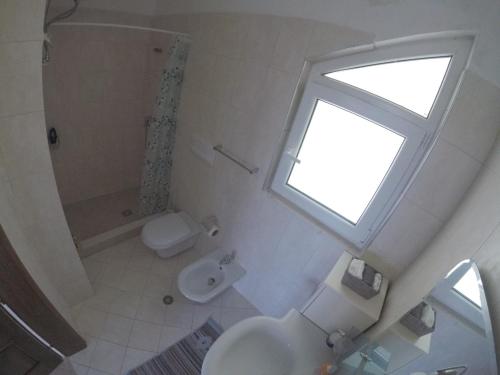 Ванна кімната в Villa Goxhi