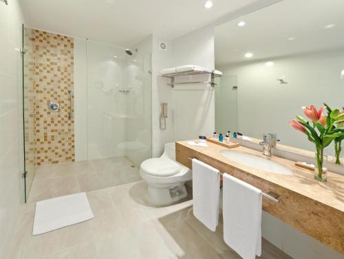 Koupelna v ubytování Hotel Estelar Calle 100