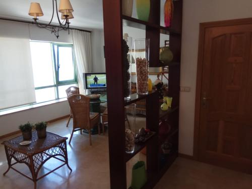 A television and/or entertainment centre at Apartamento A Peregrina (Silgar, Sanxenxo)